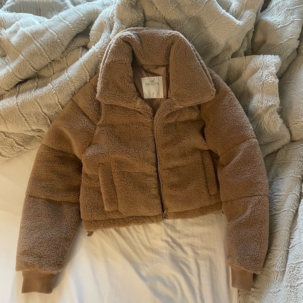 Hollister Teddy Puffer Jacket